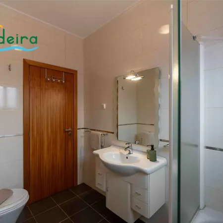 Serene And Spacious 3-Bed Villayellow House Raposeira do Logarinho